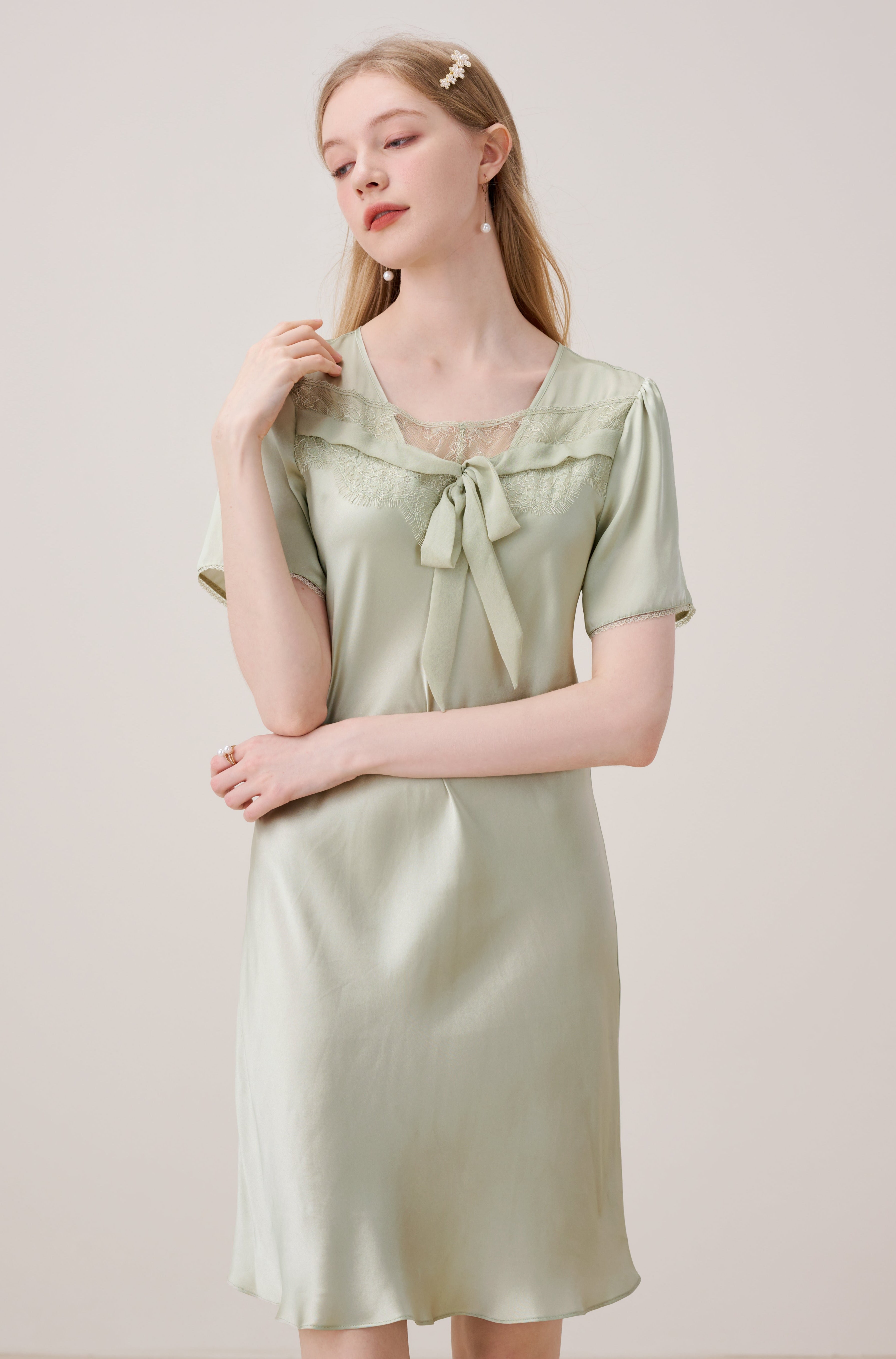 Silk Nightgown V-neck Sage Green XS Silk Nightgown V-neck Sage Green XS
