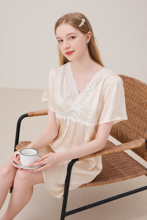 Camisón de Seda Encaje Escote en V Ámbar Suave