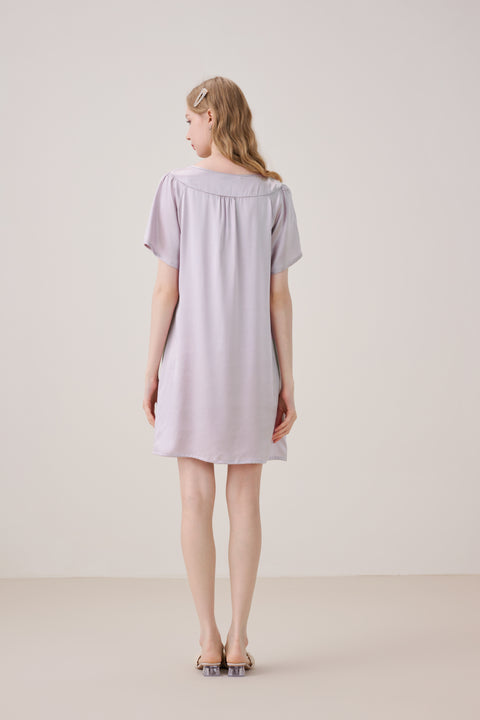 Camisón de Seda con Encaje Floral y Escote en Pico Lavanda