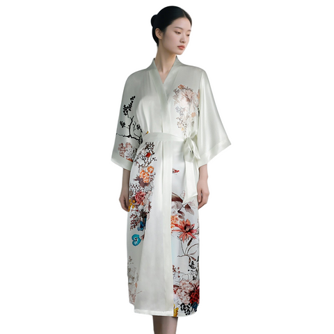Bata de seda pesada con estampado floral y kimono largo