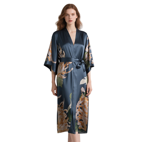Bata de seda pesada con estampado floral y kimono largo